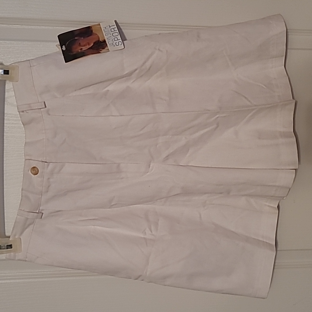 Jaclyn Smith white shorts Size 16
